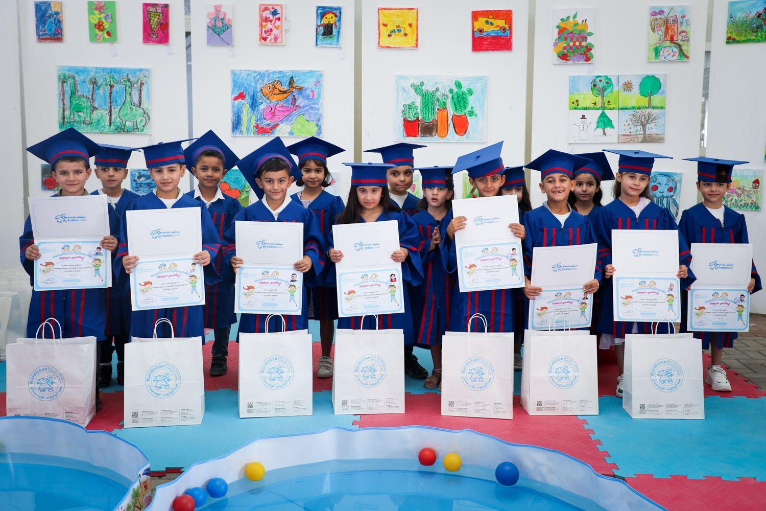 ئەنجامدانی ئاهەنگی دەرچوون بۆ منداڵانی باخچەی کازیوە